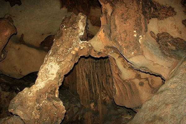 caverne de trung trang ile de cat ba salle